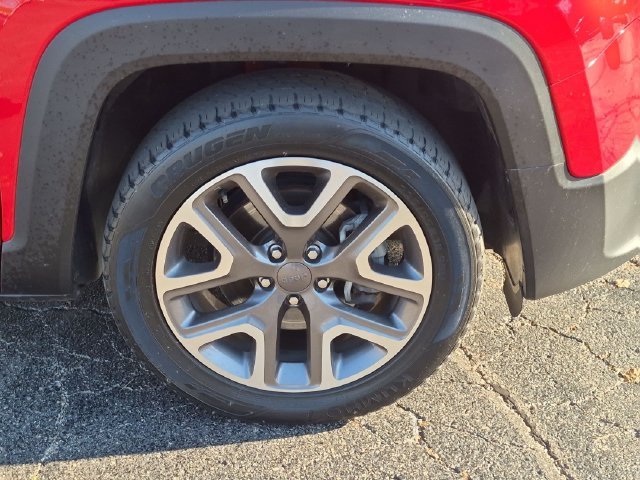 Used 2017 Red Jeep Latitude image 9