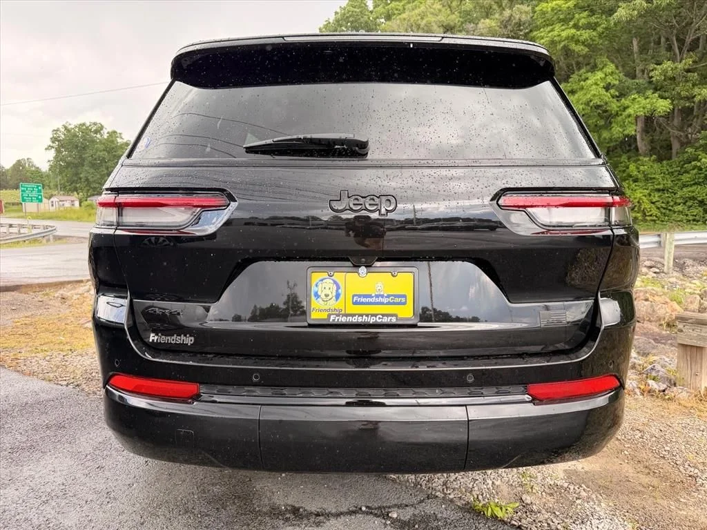 Used 2025 Black Jeep Altitude X image 18