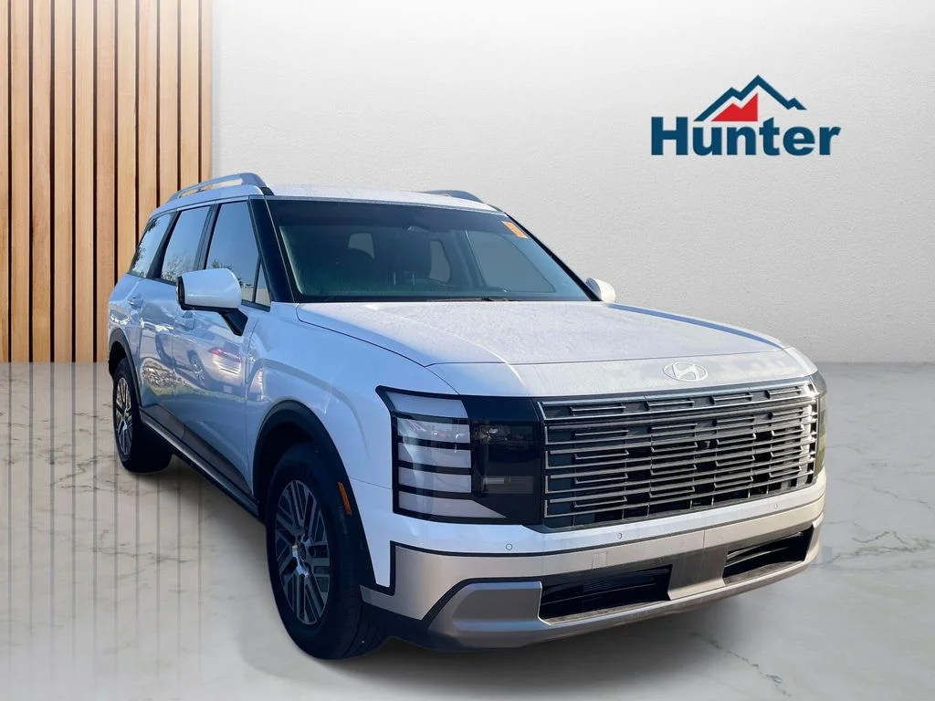 Used 2026 Creamy White Pearl Hyundai SEL Premium 8P image 1