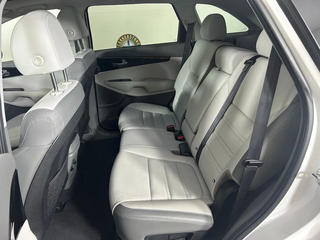 Used 2020 White Kia SX image 15