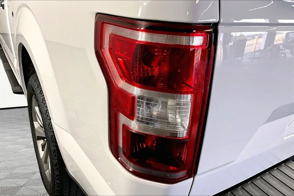 Used 2018 White Ford XL image 22
