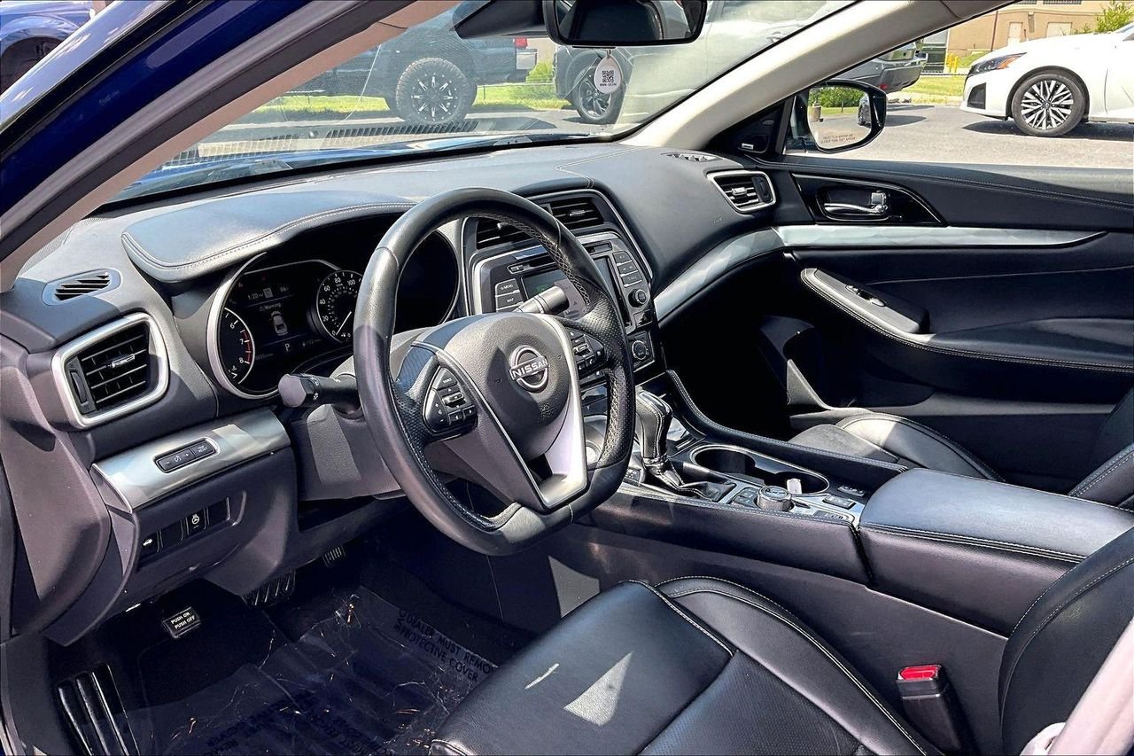Used 2023 Deep Blue Pearl Nissan SL image 19
