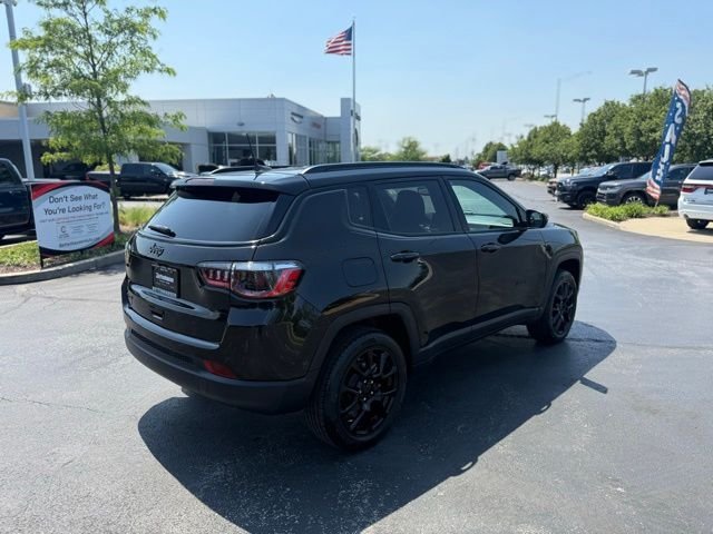 Certified Used 2023 Diamond Black Jeep Latitude image 4