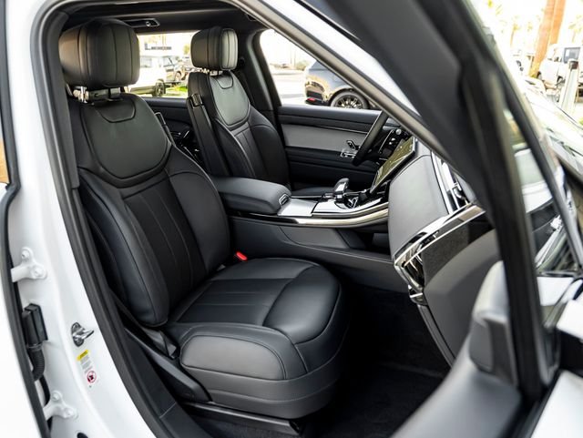 New 2026 Fuji White Land Rover SE image 31