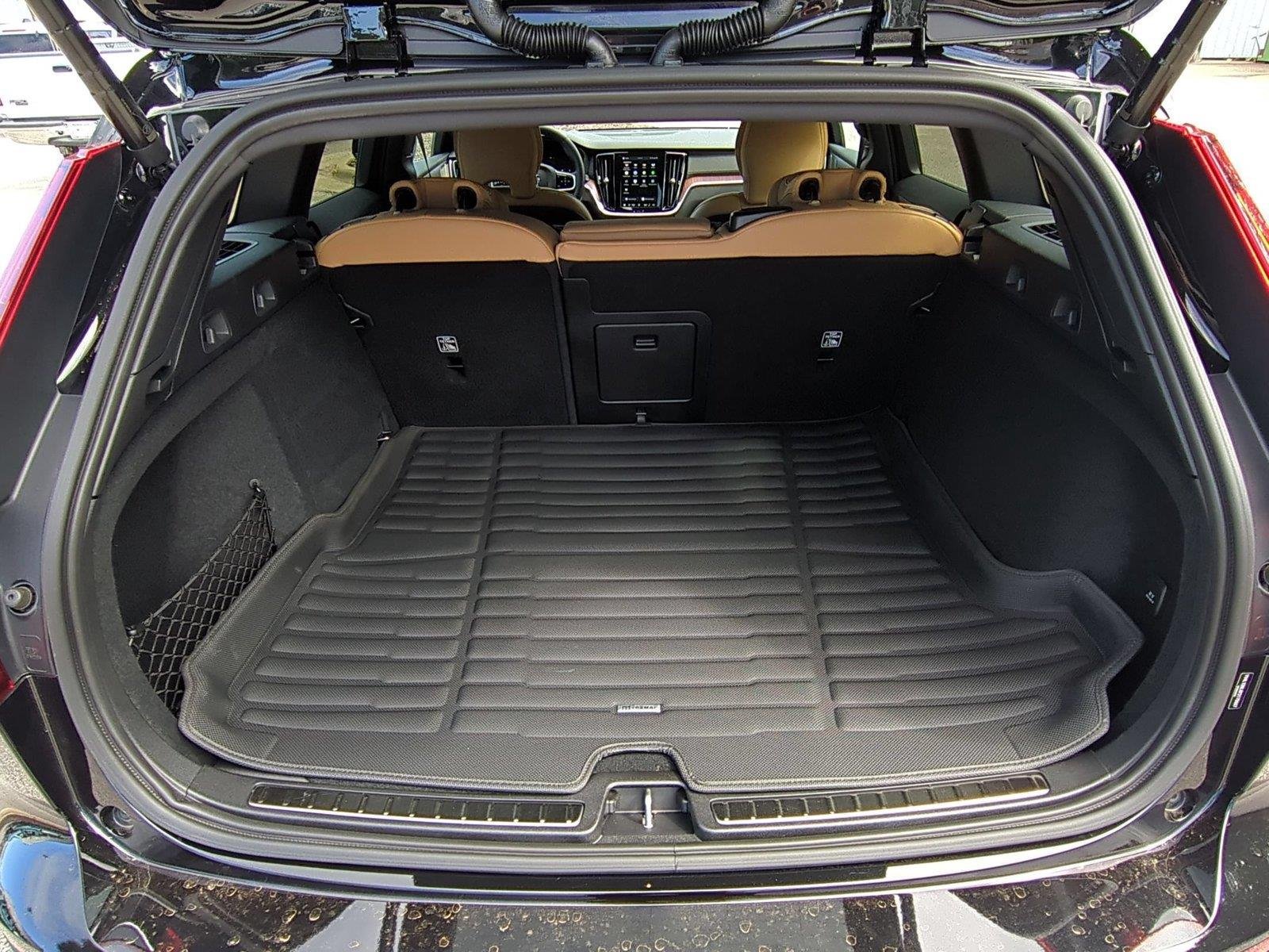Used 2026 Onyx Black Metallic Volvo Ultra image 35