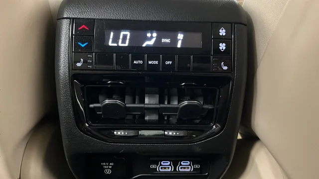 Used 2022 Diamond Black Jeep Limited image 41