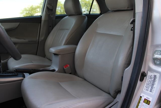 Used 2009 Silver Toyota LE image 15