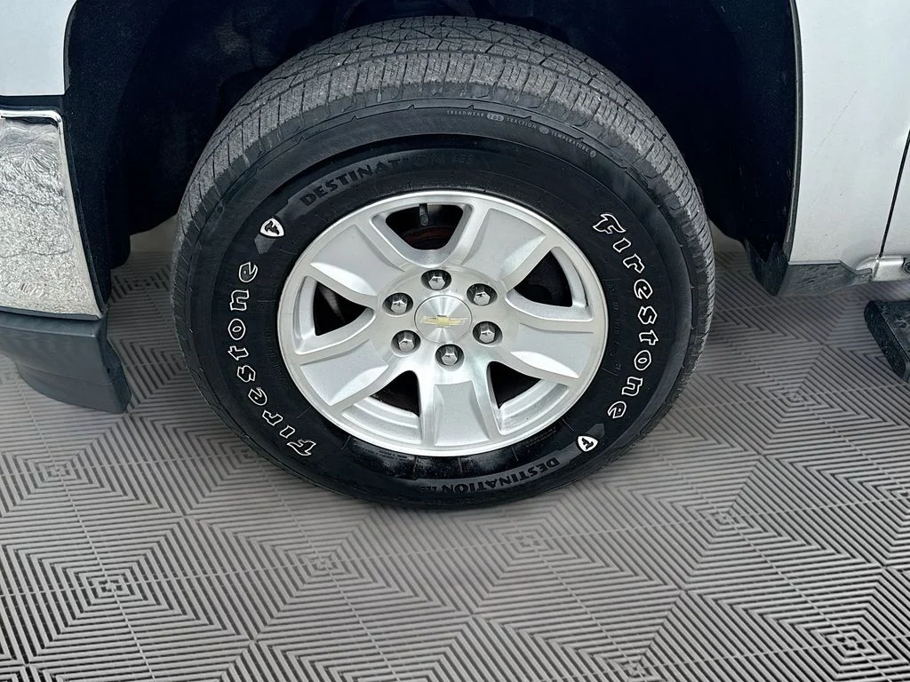 Used 2017 Silver Chevrolet LT image 30