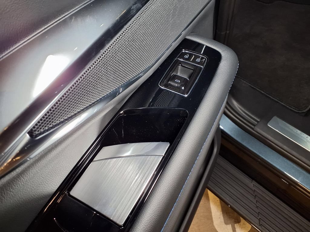 2026 Cadillac Escalade IQ Luxury - Photo 9