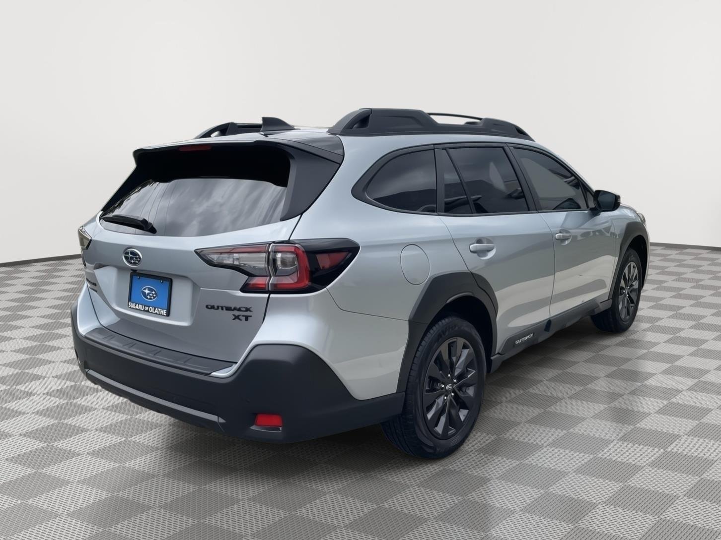 Used 2025 Ice Silver Metallic Subaru Onyx Edition XT image 8