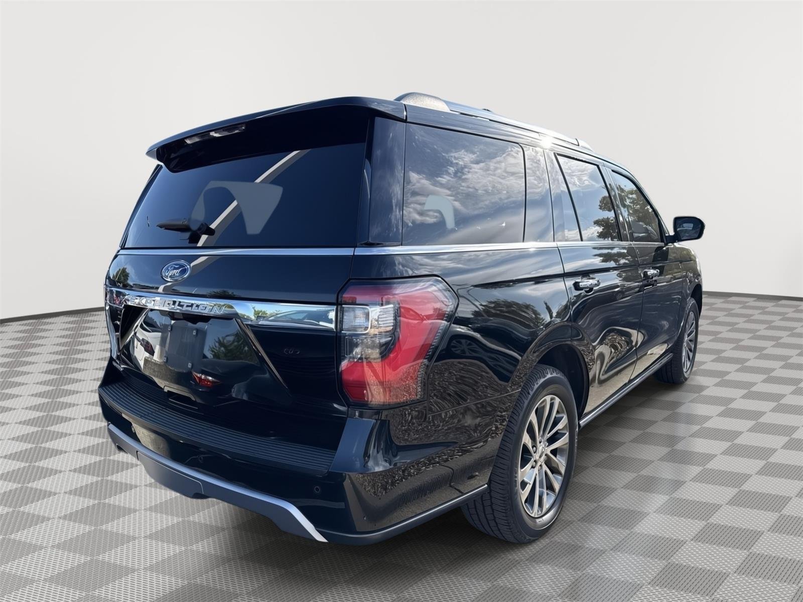 Used 2018 Shadow Black Ford Limited image 4