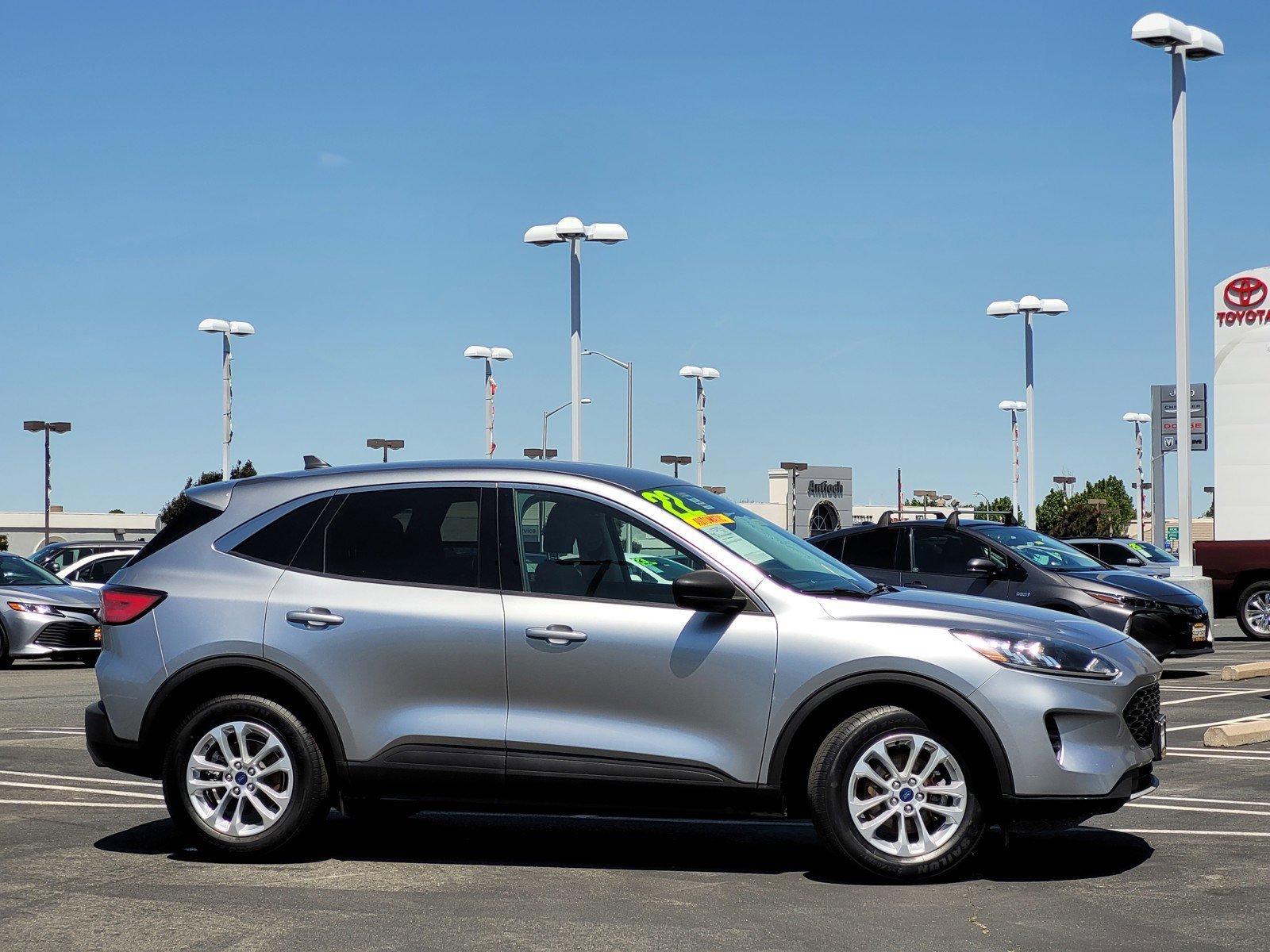 Used 2022 Silver Ford SE image 3