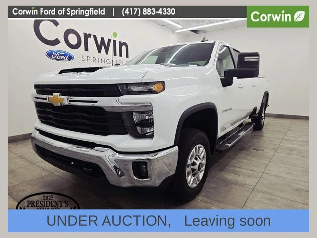 Used 2025 Summit White Chevrolet LT image 1