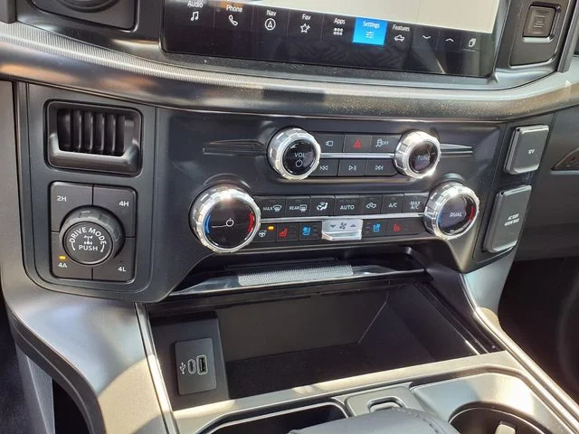 New 2026 Oxford White Ford Lariat image 14