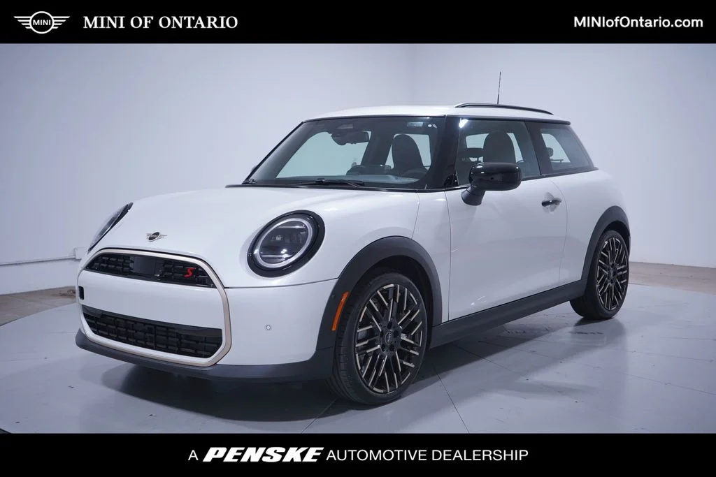 2025 MINI Hardtop Cooper S Signature's photo