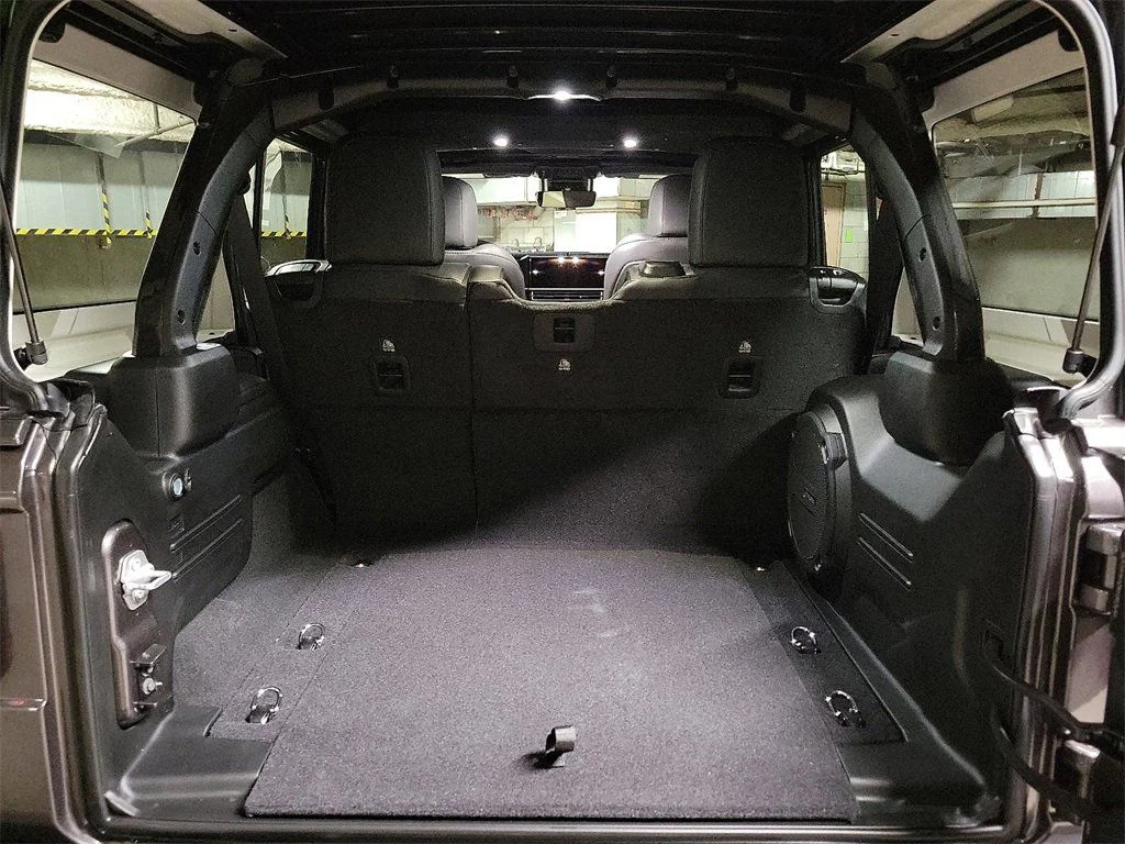 2025 Jeep Wrangler 4-Door Sahara - Photo 17