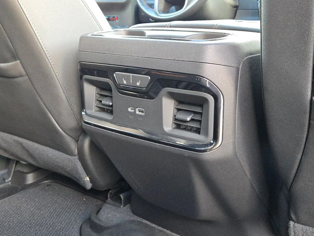 Used 2022 White GMC AT4 image 12