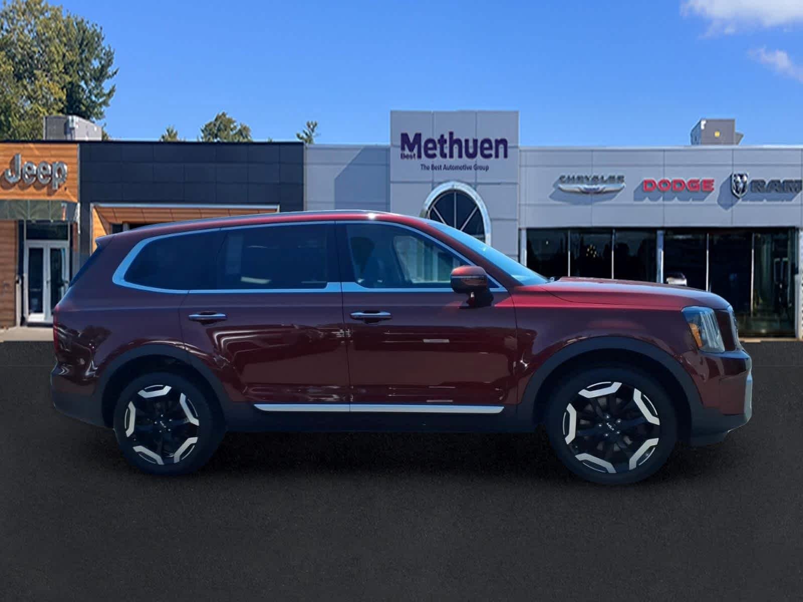 Used 2023 Dawning Red Kia S image 3
