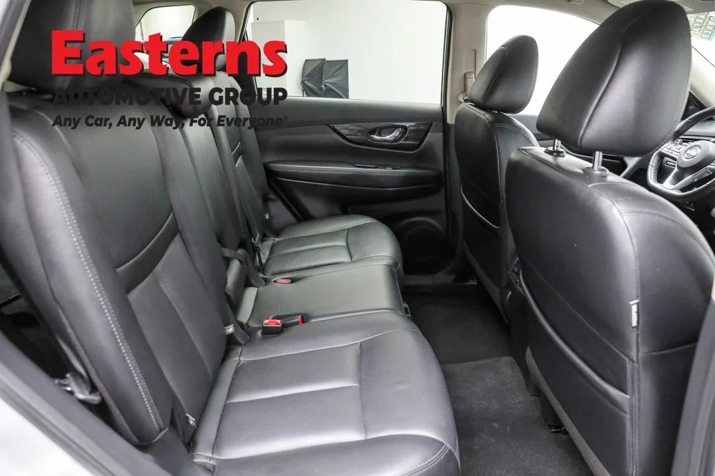 Used 2020 Silver Nissan SL image 22