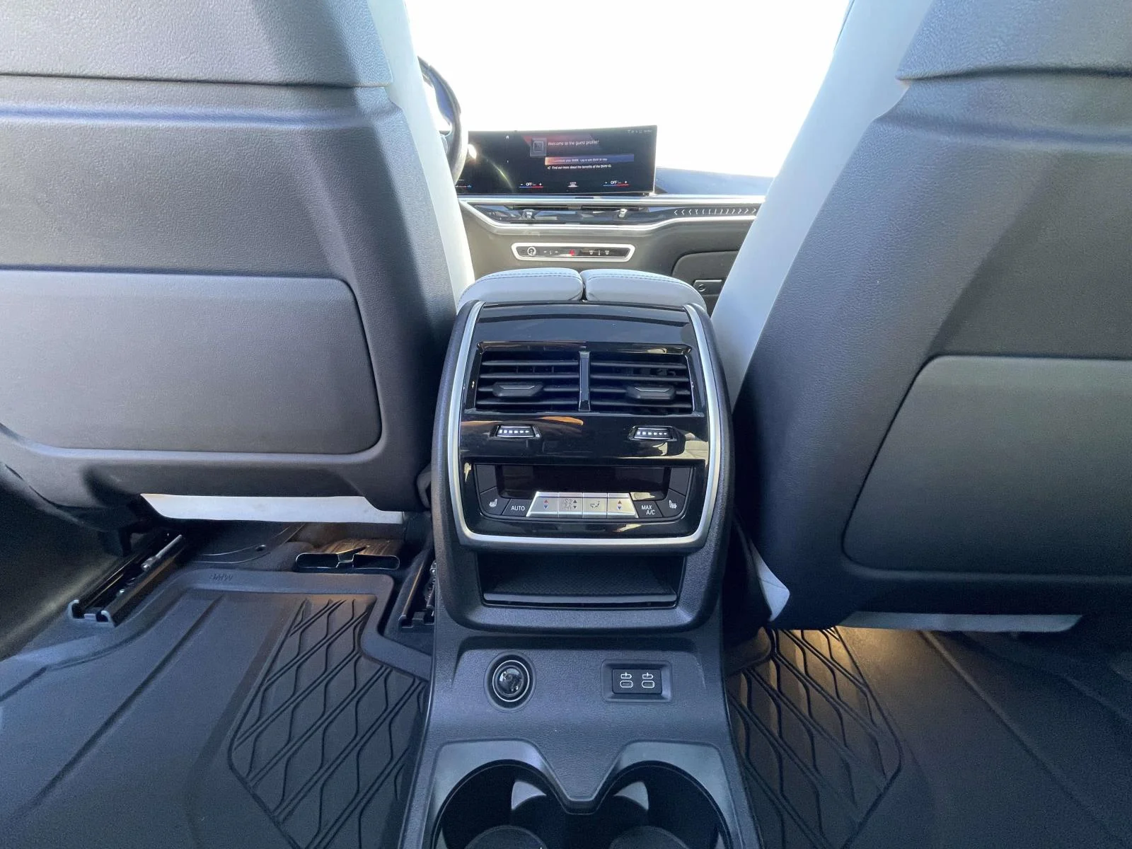 Used 2023 Skyscraper Grey Metallic BMW xDrive40i image 6