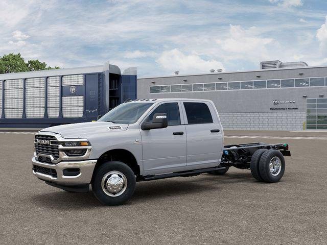 New 2026 Bright White Clear-Coat Exterior Paint RAM TRADESMAN Chassis Cab image 28