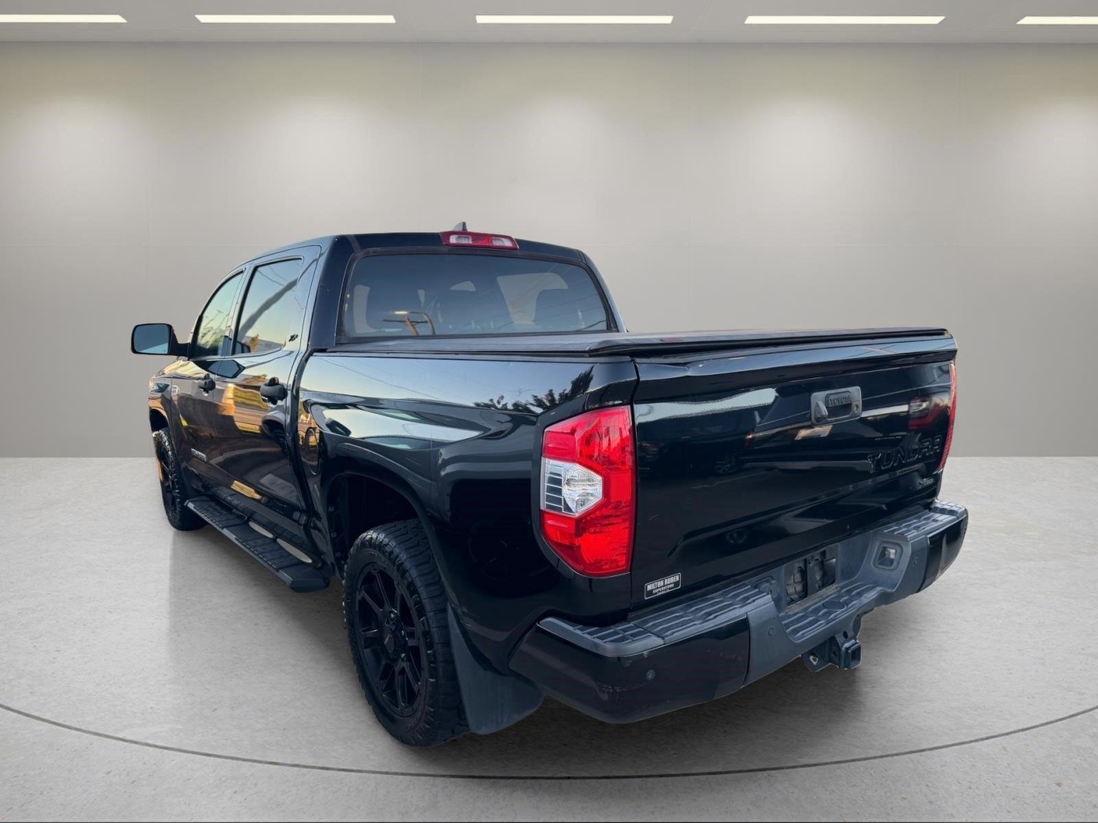 Used 2021 Midnight Black Metallic Toyota SR5 image 7