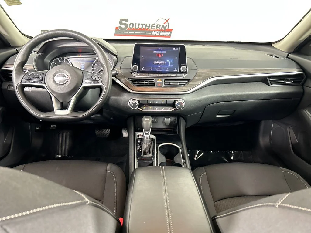 Used 2024 Red Nissan 2.5 SV image 18
