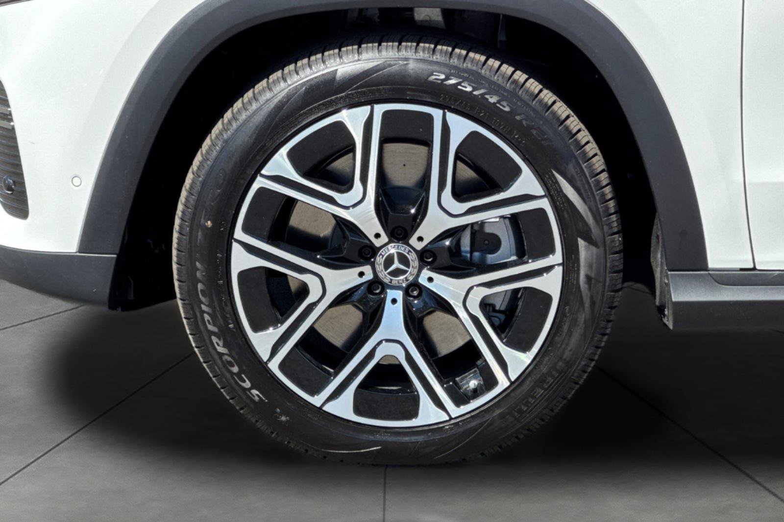 New 2027 Polar White Mercedes-Benz GLS 450 image 3