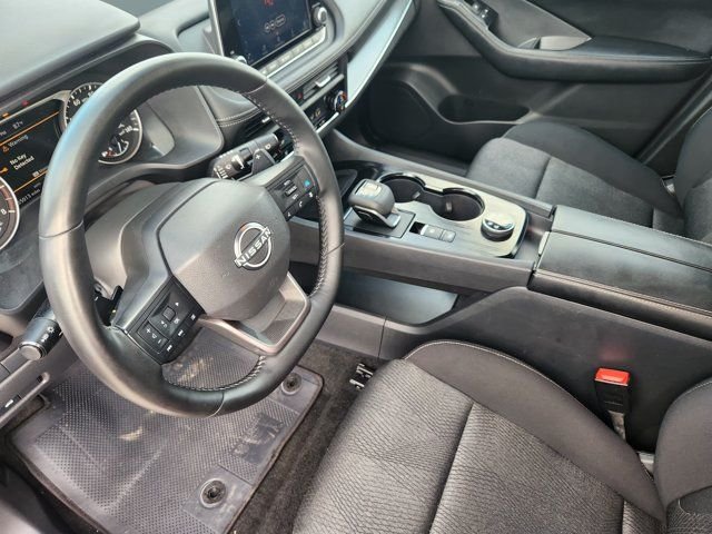 Used 2025 Gray Nissan SV image 13