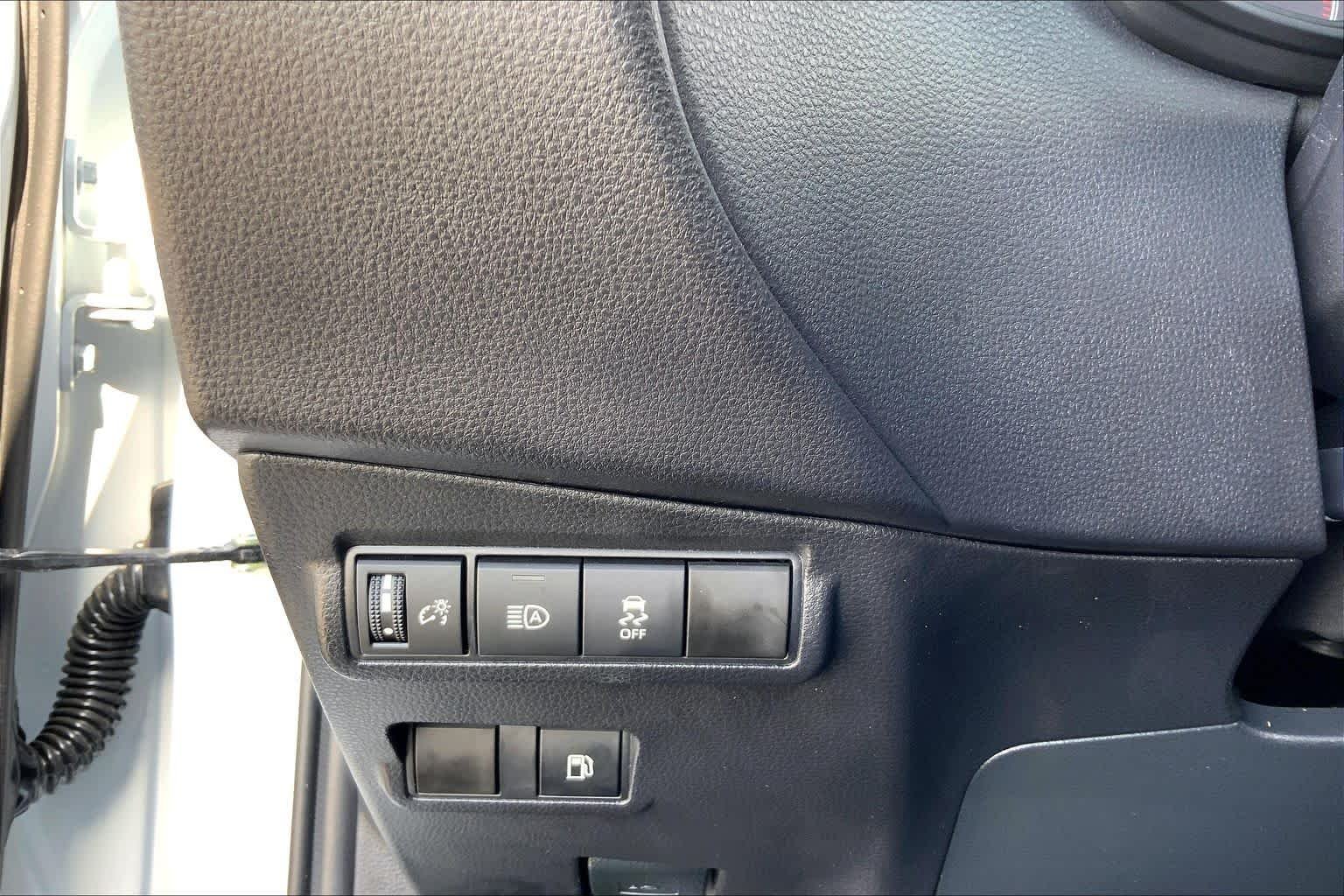 Used 2025 Wind Chill Pearl/Jet Black Toyota Hybrid Nightshade Edition image 33