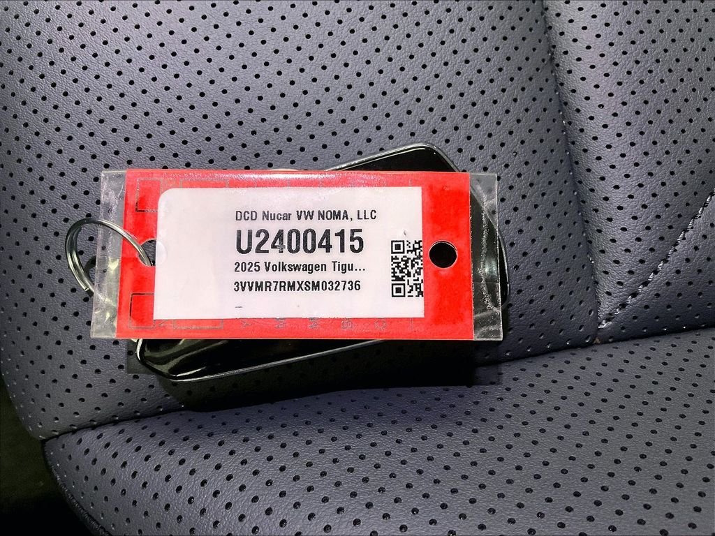 Certified Used 2025 Gray Volkswagen 2.0T SE image 31