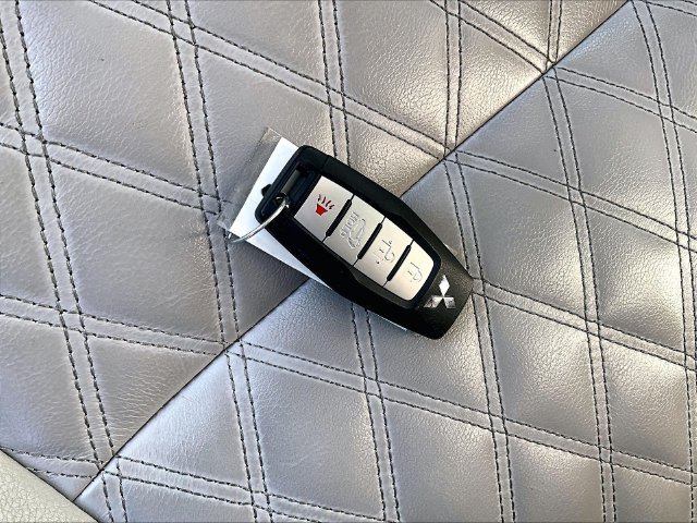 Used 2022 Gray Mitsubishi SEL image 11