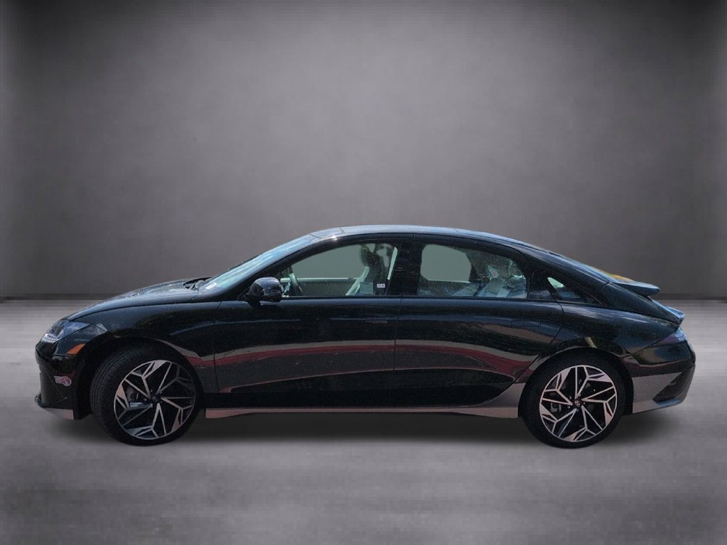 Used 2023 Black Hyundai Limited image 5