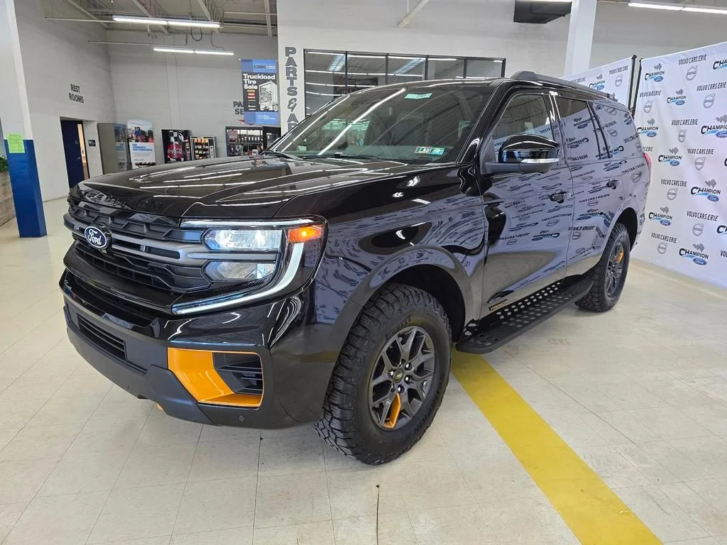 New 2027 Agate Black Metallic Ford Tremor® image 3