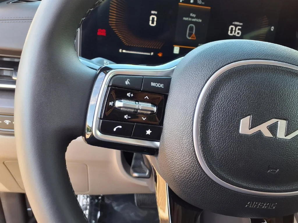 2025 Kia Carnival EX - Photo 24