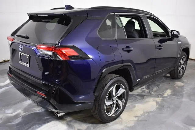 Used 2024  Toyota SE image 9