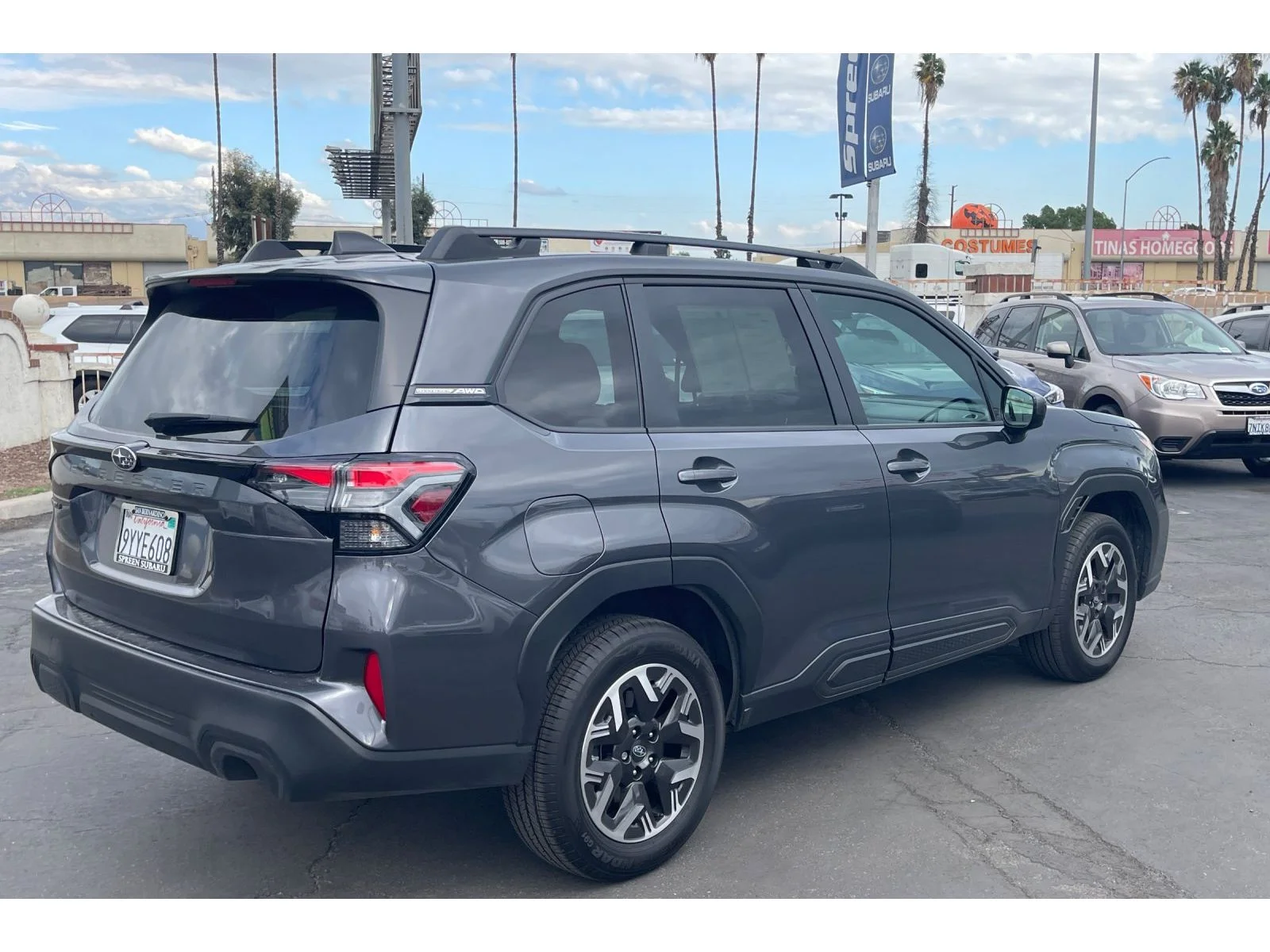Used 2026 Magnetite Gray Metallic Subaru Premium image 5
