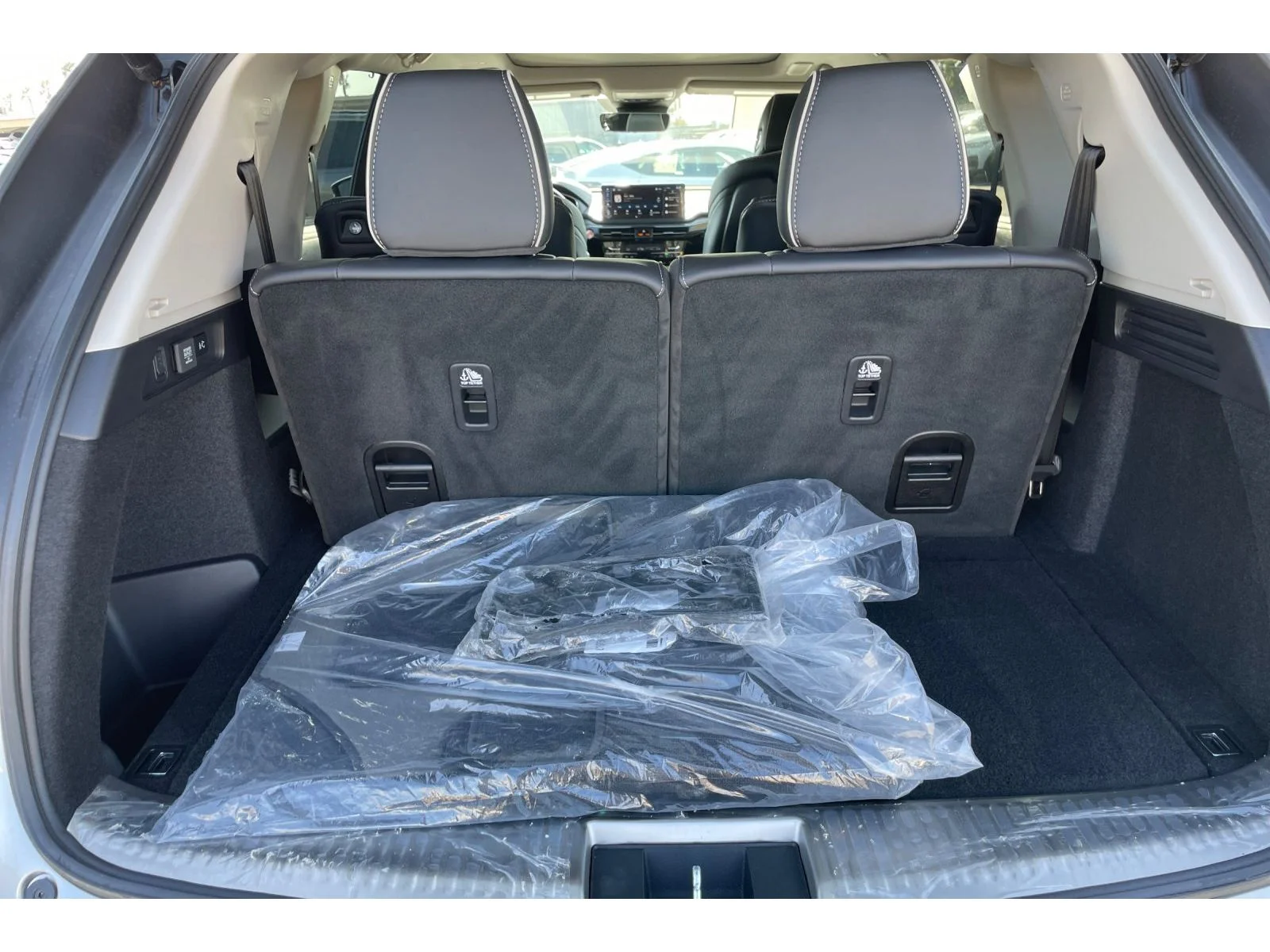 Used 2026 Solar Silver Metallic Acura w/Advance Package image 16