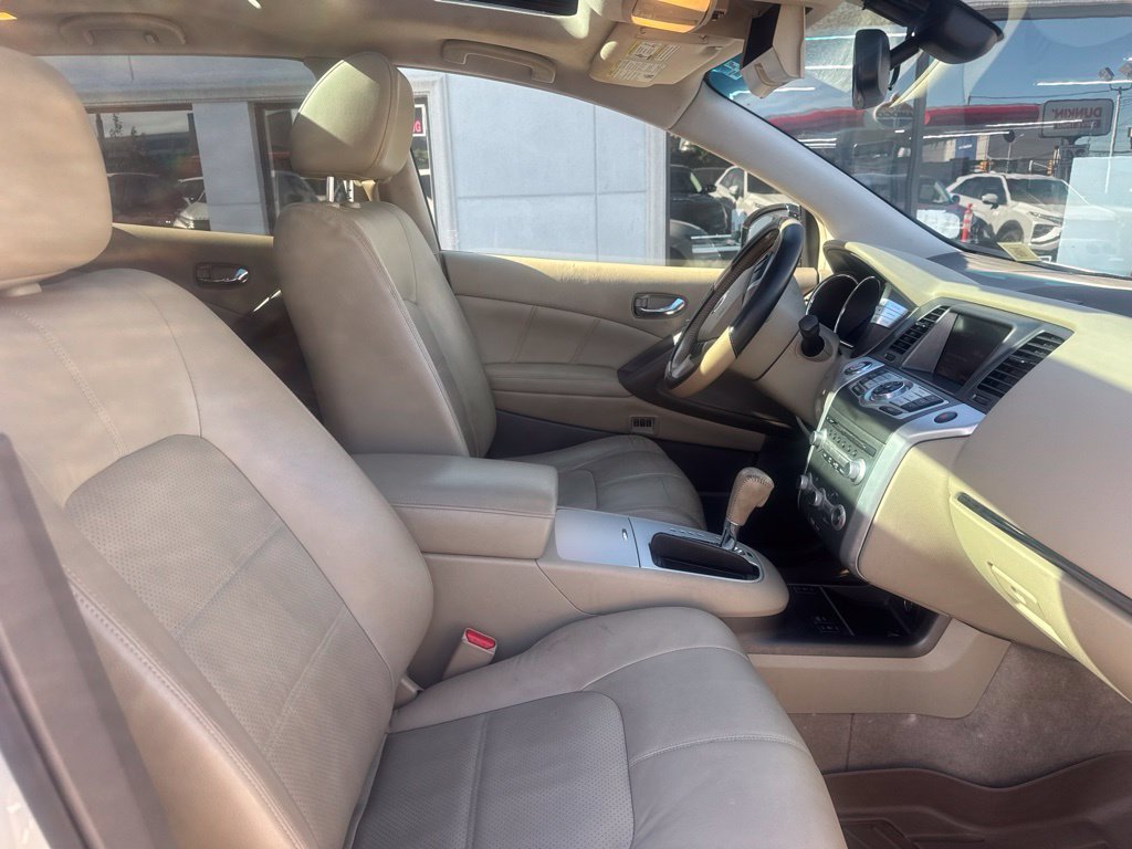 Used 2012 White Nissan SL image 18