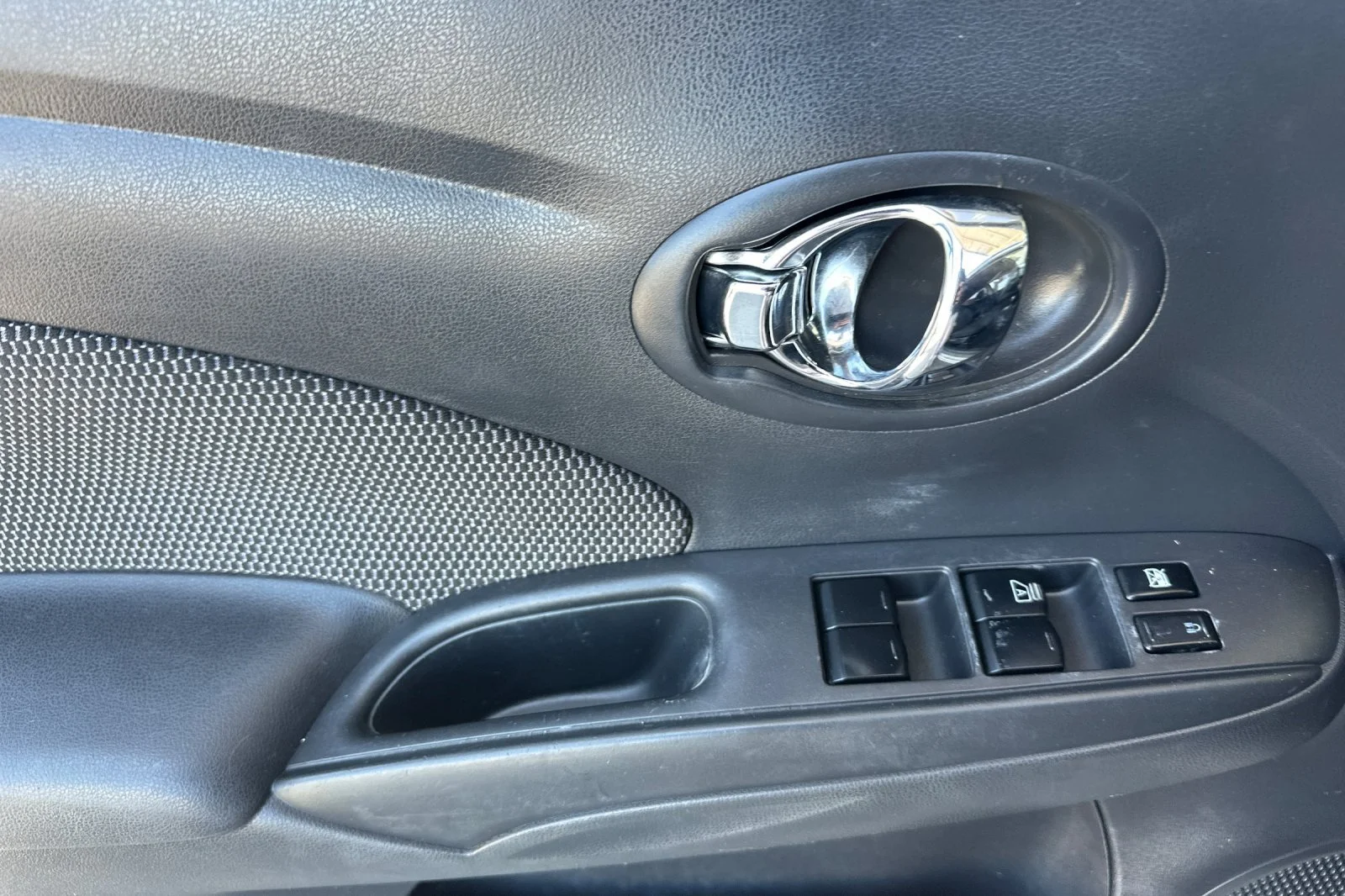 Used 2014 Magnetic Gray Nissan SV image 11