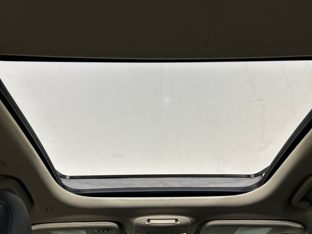 Used 2022 White Lincoln Reserve image 20