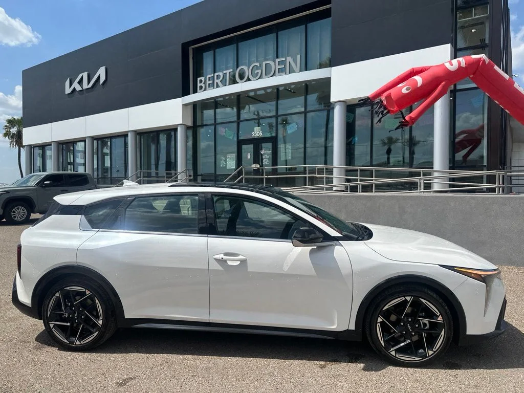 New 2026 White Kia GT-Line image 4