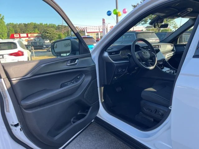 New 2026 Bright White Clearcoat Jeep Laredo image 4