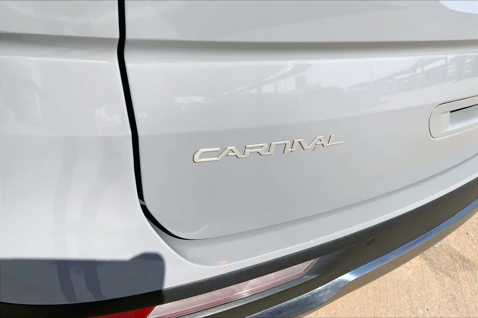 Used 2024 Ceramic Silver Kia SX image 30