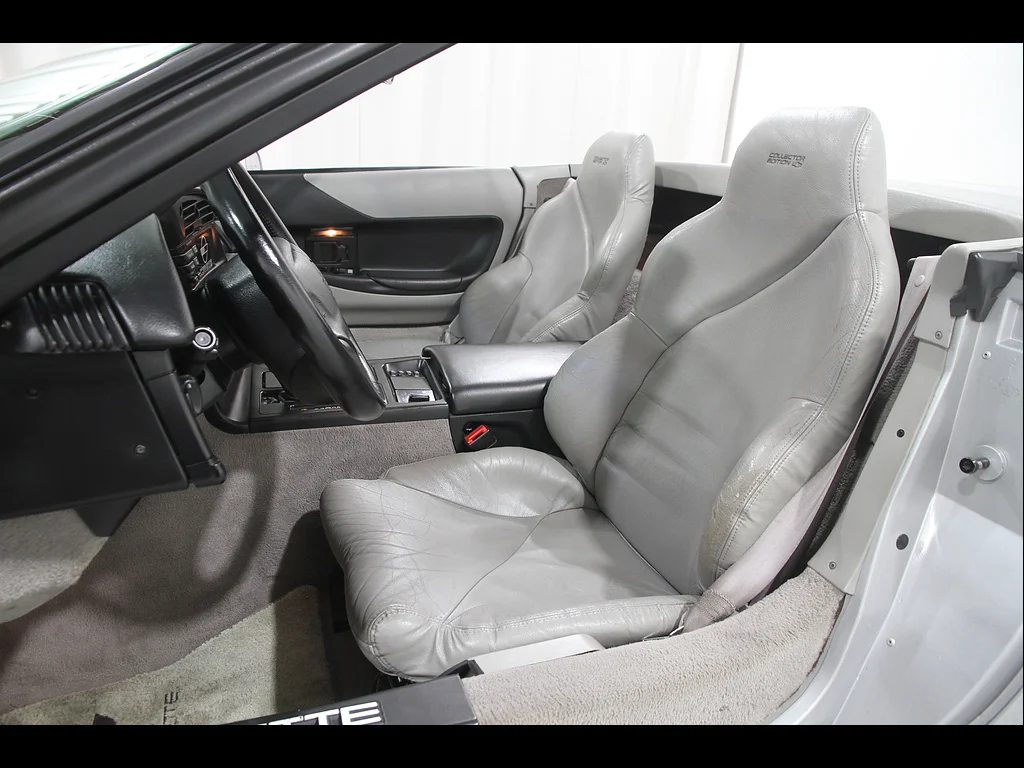 Used 1996  Chevrolet Base image 6