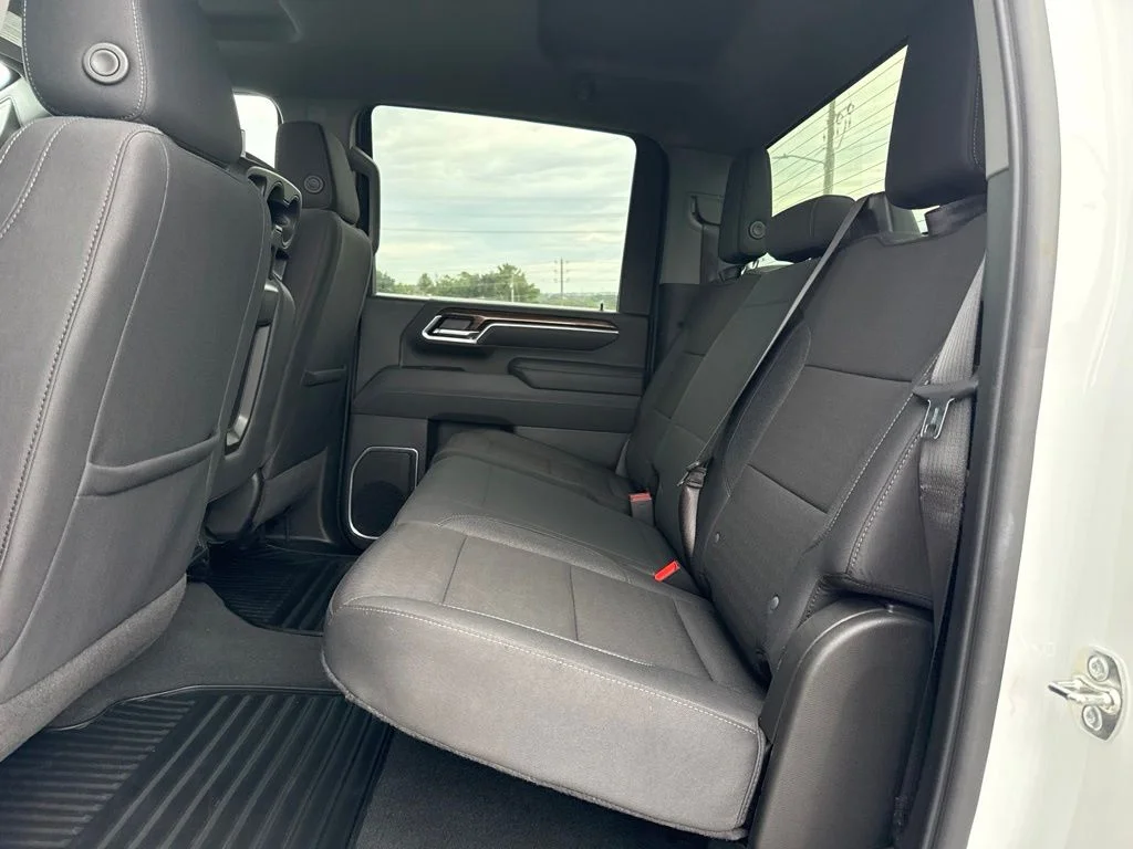 Used 2025 White Chevrolet LT image 9