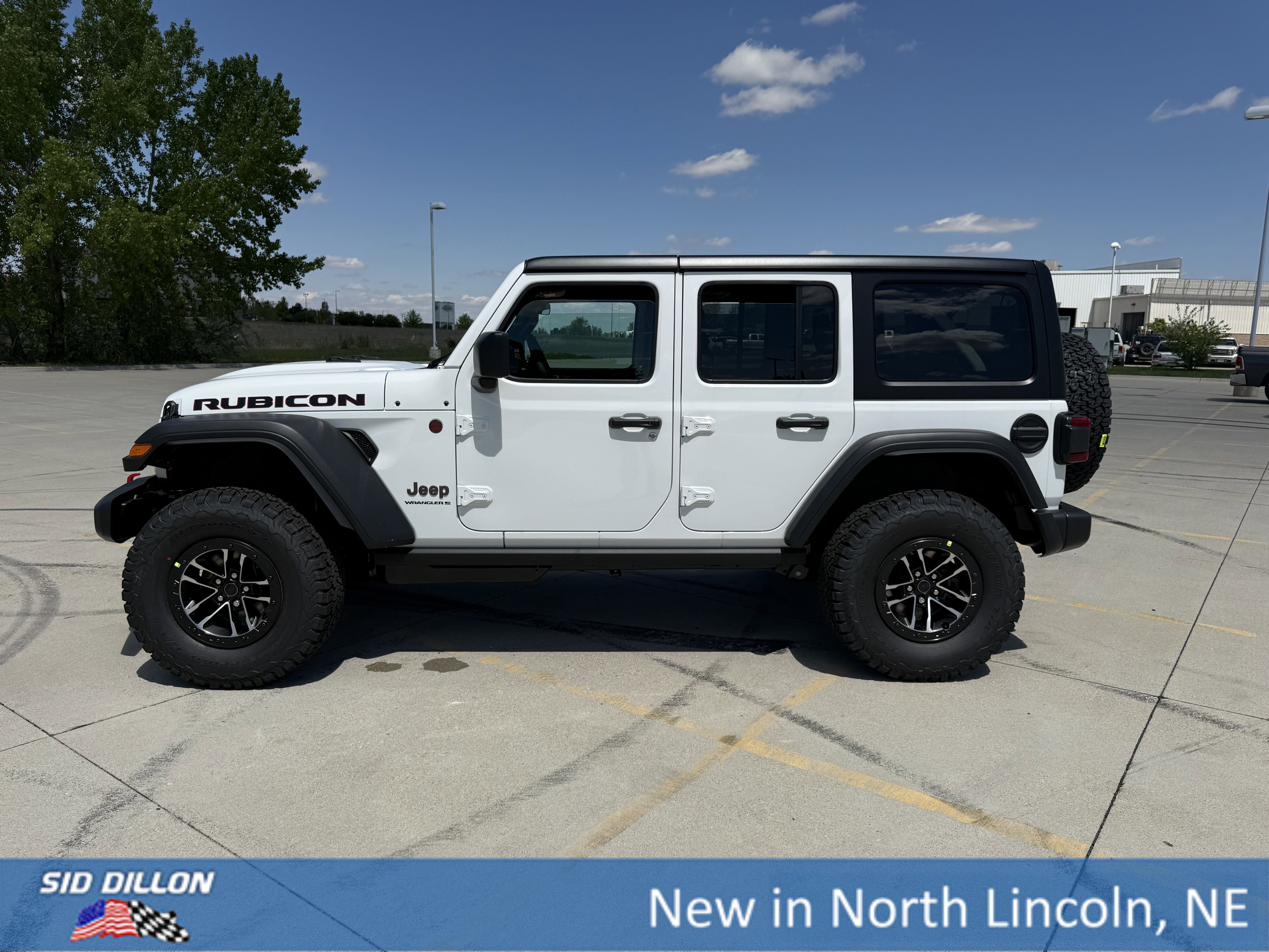New 2026 Bright White Clear-Coat Exterior Paint Jeep Rubicon image 2