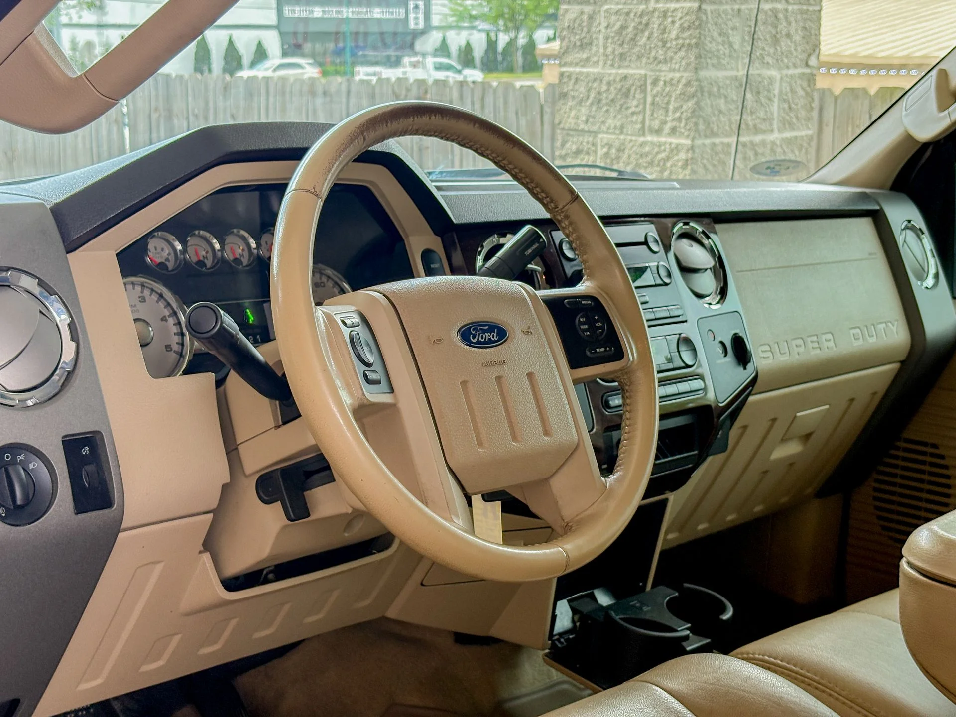 Used 2008 Gold Ford Lariat image 4