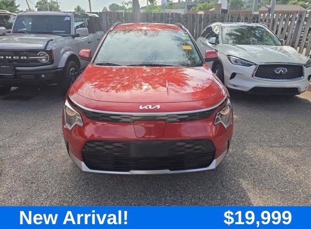 Used 2023  Kia Wind image 2