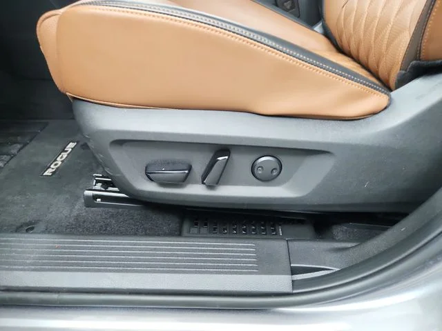 Used 2026 Gray Nissan Platinum image 20